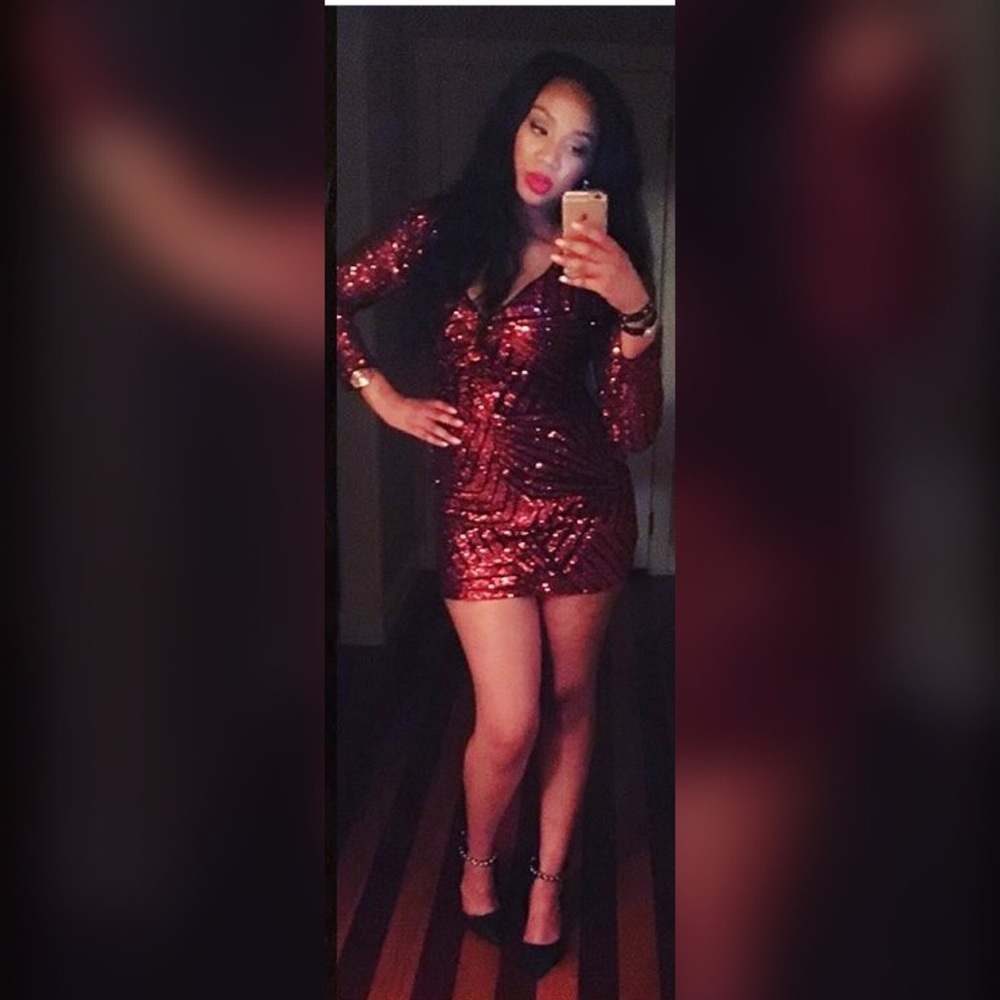 Red sequined dress - Picture 2 of 2